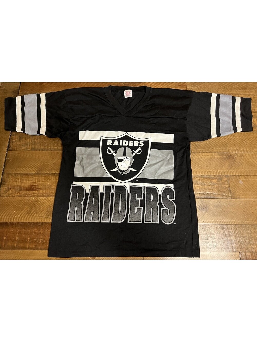 Vintage 90s Oakland Raiders Graphic Print V Neck T-Shirt Size M Made In USA SS